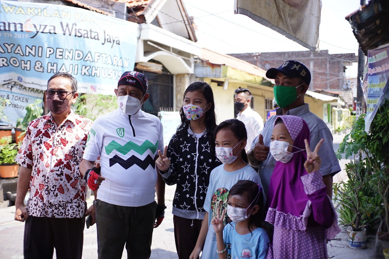 Blusukan di Kampung Rungkut Lor, Wakil Walikota Armuji Kenang Masa Kecil dan Silaturahim di Kediaman Ketua PCNU
