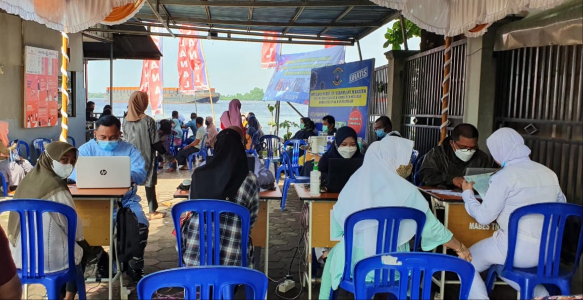 Lanal Banjarmasin Kini Vaksinasi Warga Pesisir Sekitaran Pos TNI AL Trisakti