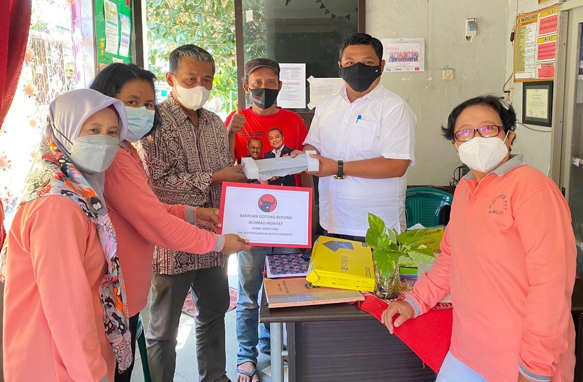 Bantu Laptop untuk PAUD Kalidami, Wasek PDIP Achmad Hidayat: Insyaallah Tahun Depan Semua Dapat