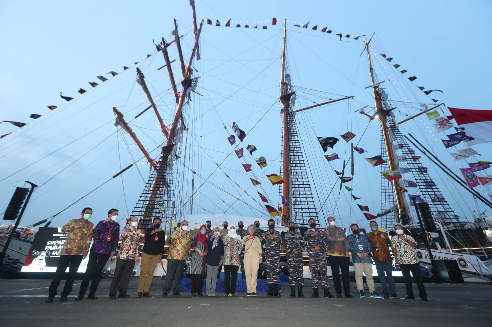 Indah Kurnia, Koarmada II, dan Bank Indonesia Gelar Surabaya Jazz Festival di atas KRI Dewa Ruci