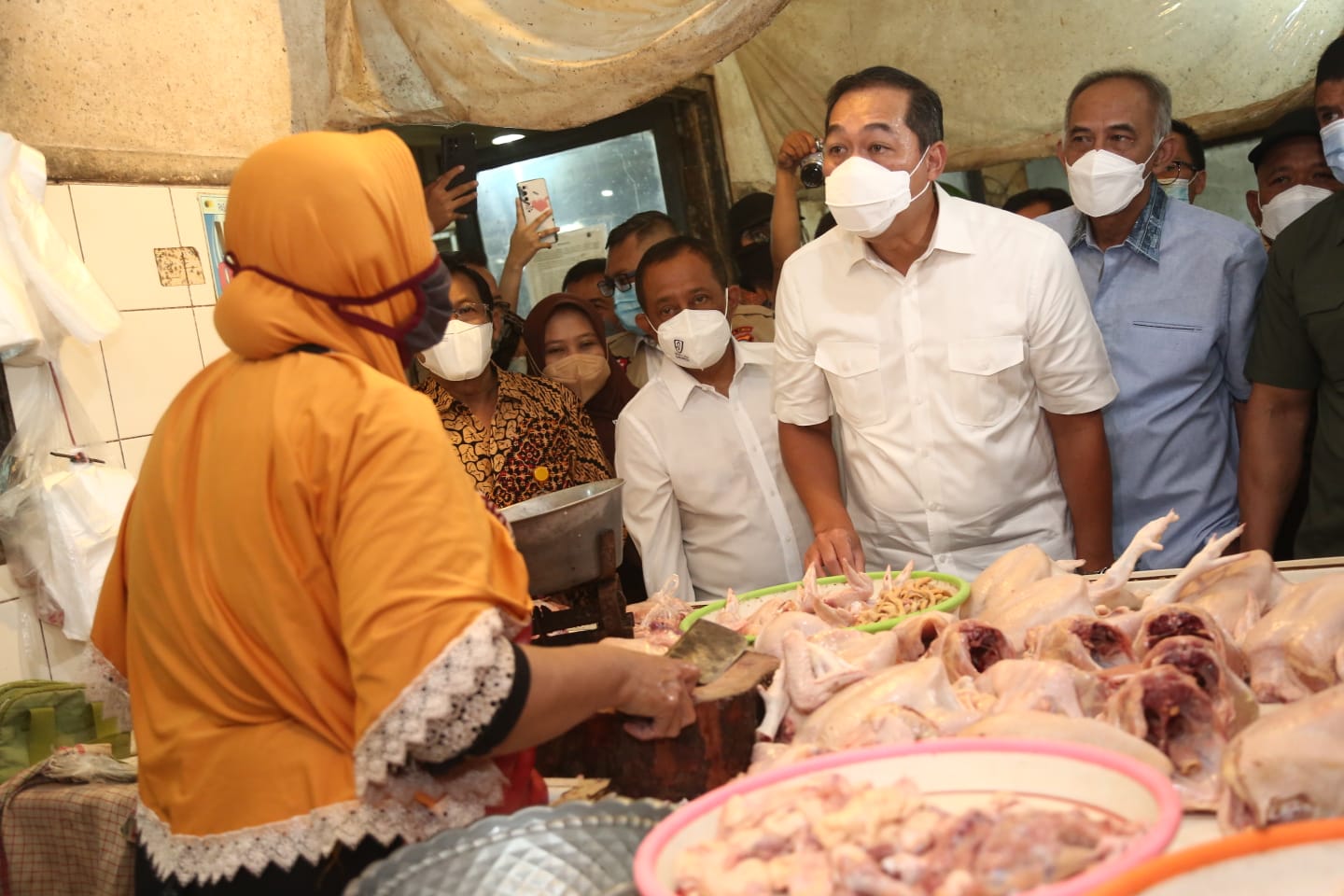 Pasar Tambakrejo Dikunjungi Menteri Perdagangan, Wakil Walikota Armuji Minta Pasokan Minyak Terjamin
