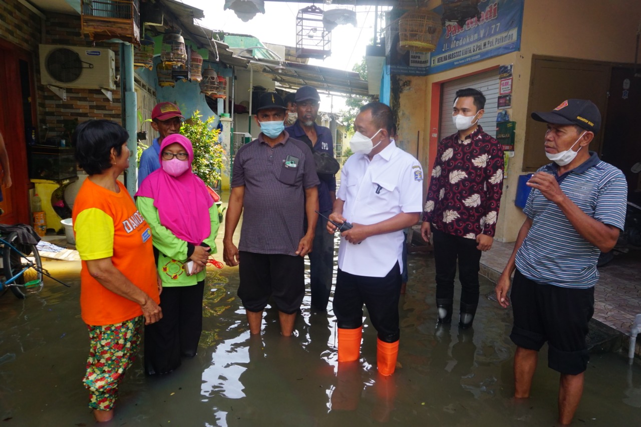 Kunjungi Lokasi Luapan Sungai di Medokan Semampir, Cak Ji Sampaikan Jurus Jitu Tangani Banjir