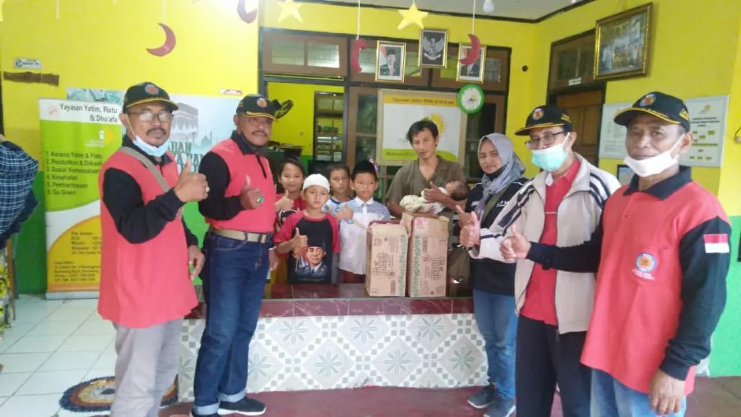 Berbagi Kebahagiaan Ramadan, LPMK Manukan Kulon Bagikan Takjil ke Panti Asuhan dan Majid