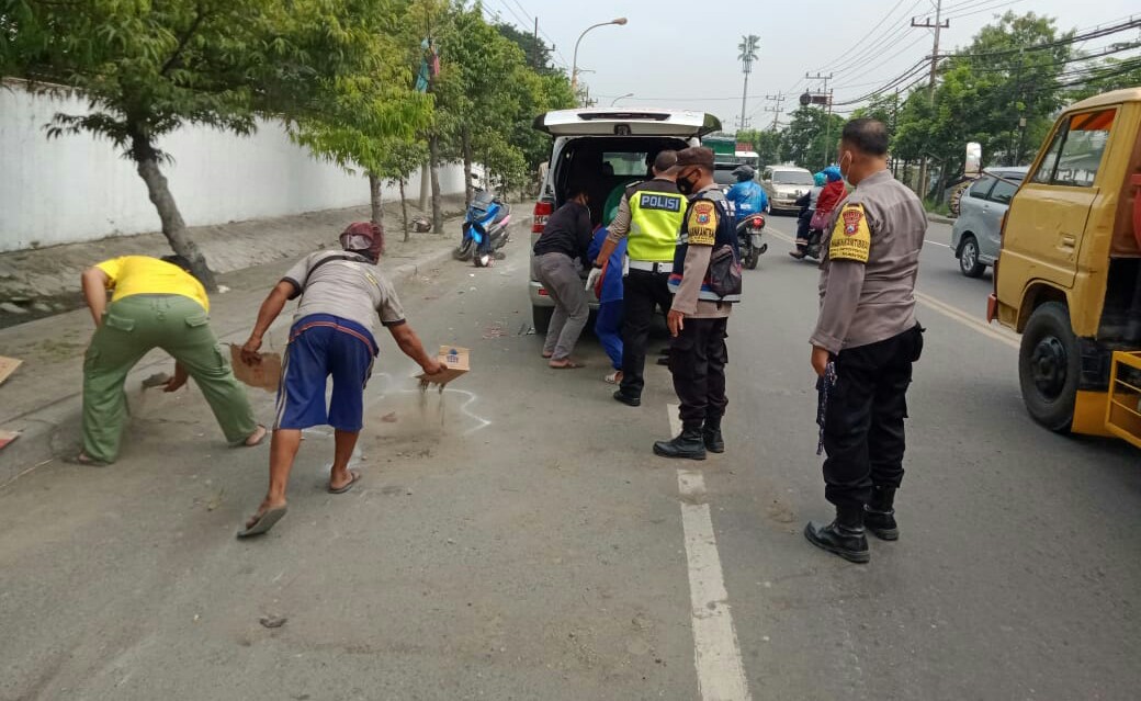 Gagal Nyalip, Perempuan asal Gresik Tewas Terlindas Dump Truk