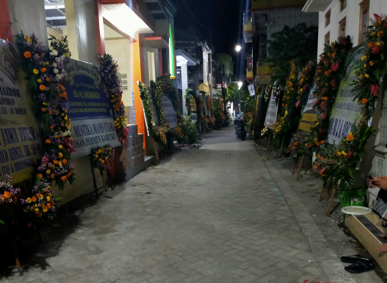 Ibunda Ajudan Ma'ruf Amin Wafat, Rumah Duka Dibanjiri Karangan Bunga