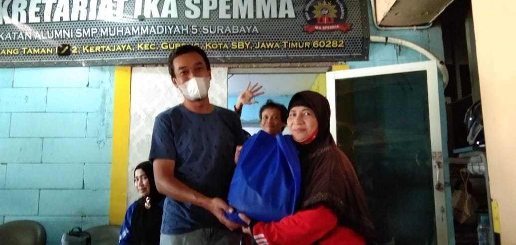 Alumni SMP Muhammadiyah Surabaya, Bersepeda Sambil Bagi-Bagi Rezeki