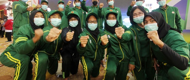 Bidik 54 Medali Emas, Wali Kota Eri Lepas Atlet Surabaya Berkompetisi di PON XX Papua