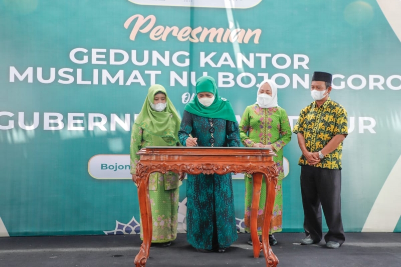 Ajak Masyarakat Optimis, Gubernur Khofifah: Waspada Omicron, Jangan Panik