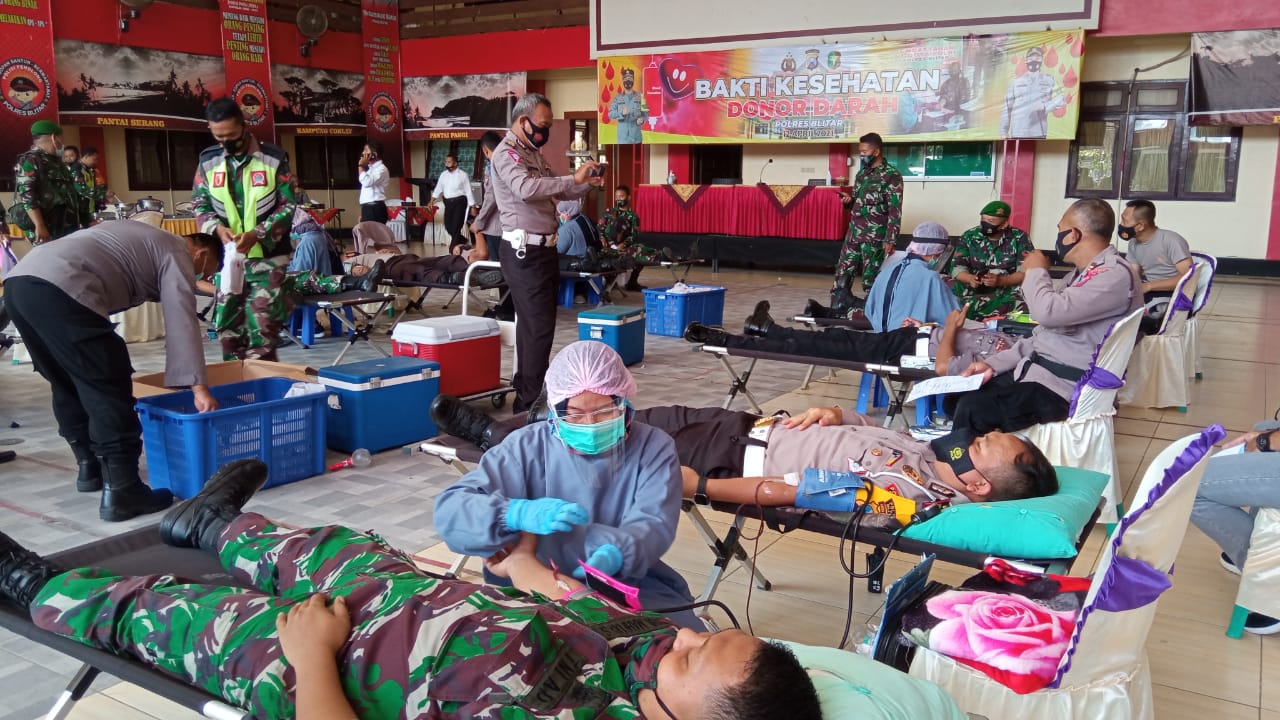 Bakti Kesehatan Donor Darah Polres Blitar Bersinergi bersama TNI