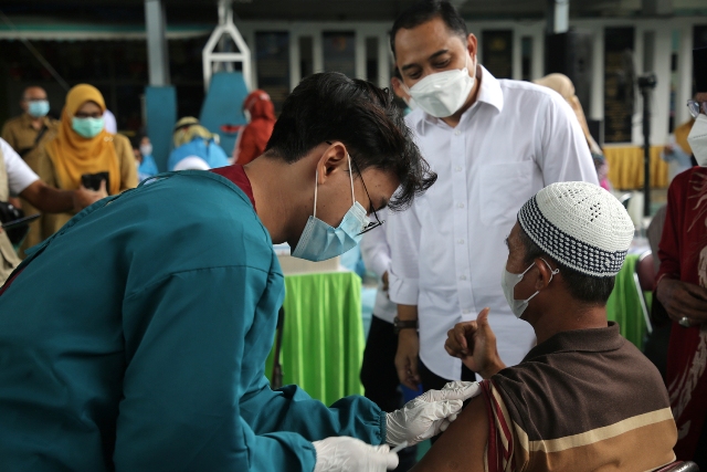 Jelang Ramadan, Pemkot Surabaya Vaksinasi COVID Ribuan Takmir Masjid