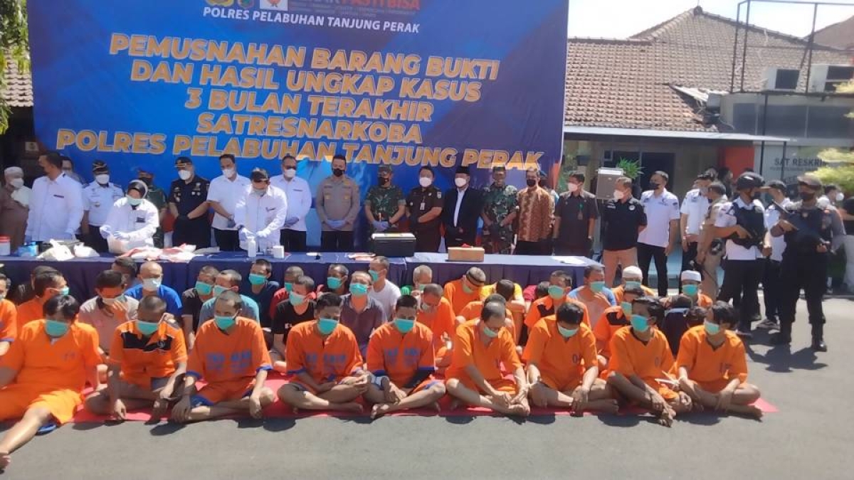 Ribuan Pil dan Sabu asal Malaysia Dibakar Polres Tanjung Perak
