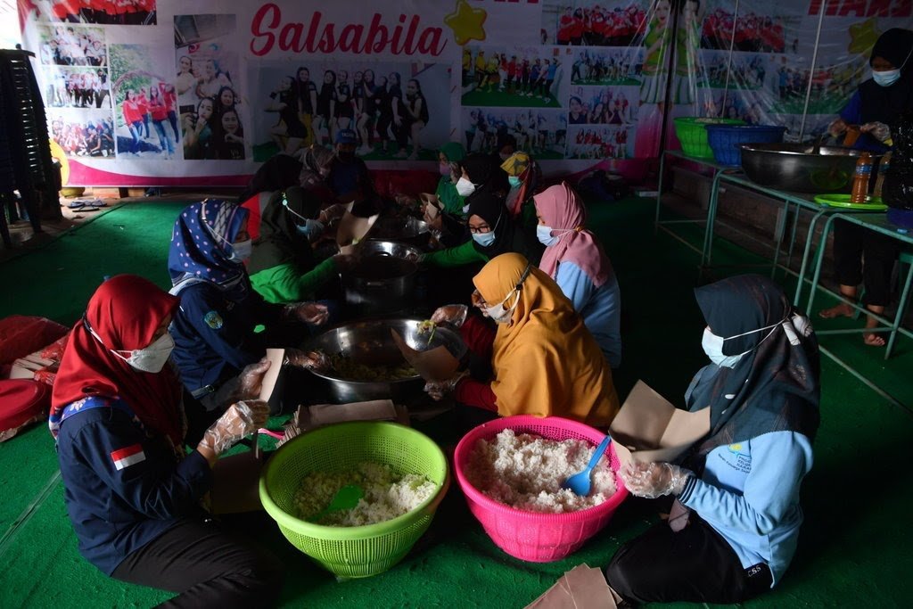 Pengungsi Korban Longsor Keracunan Massal, Diduga Usai Makan Mie