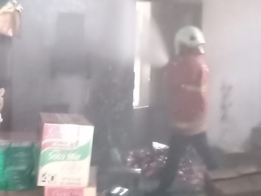 Gara-gara Lilin, Tempat Sembayangan di Dalam Toko Terbakar