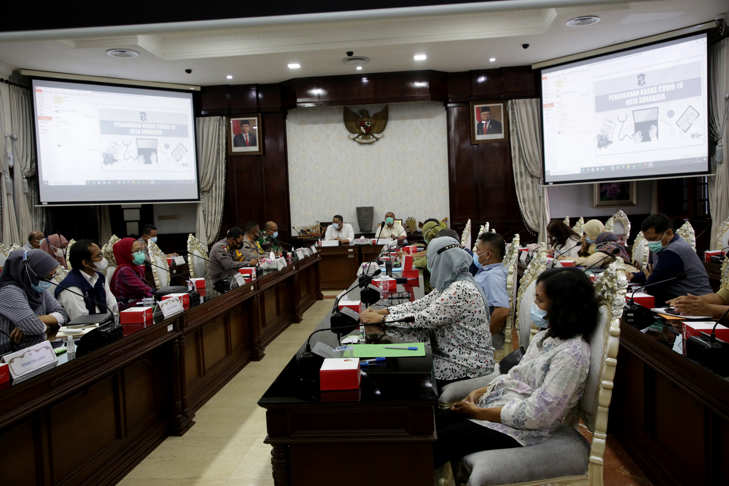 Lonjakan Covid-19 Mengancam di Surabaya, TNI-Polri Diterjunkan