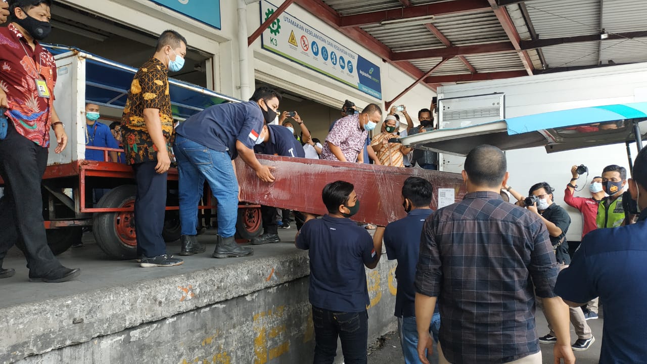 Jenazah Fadly, Ekstra Kru Sriwijaya SJ 182 Tiba di Bandara Juanda