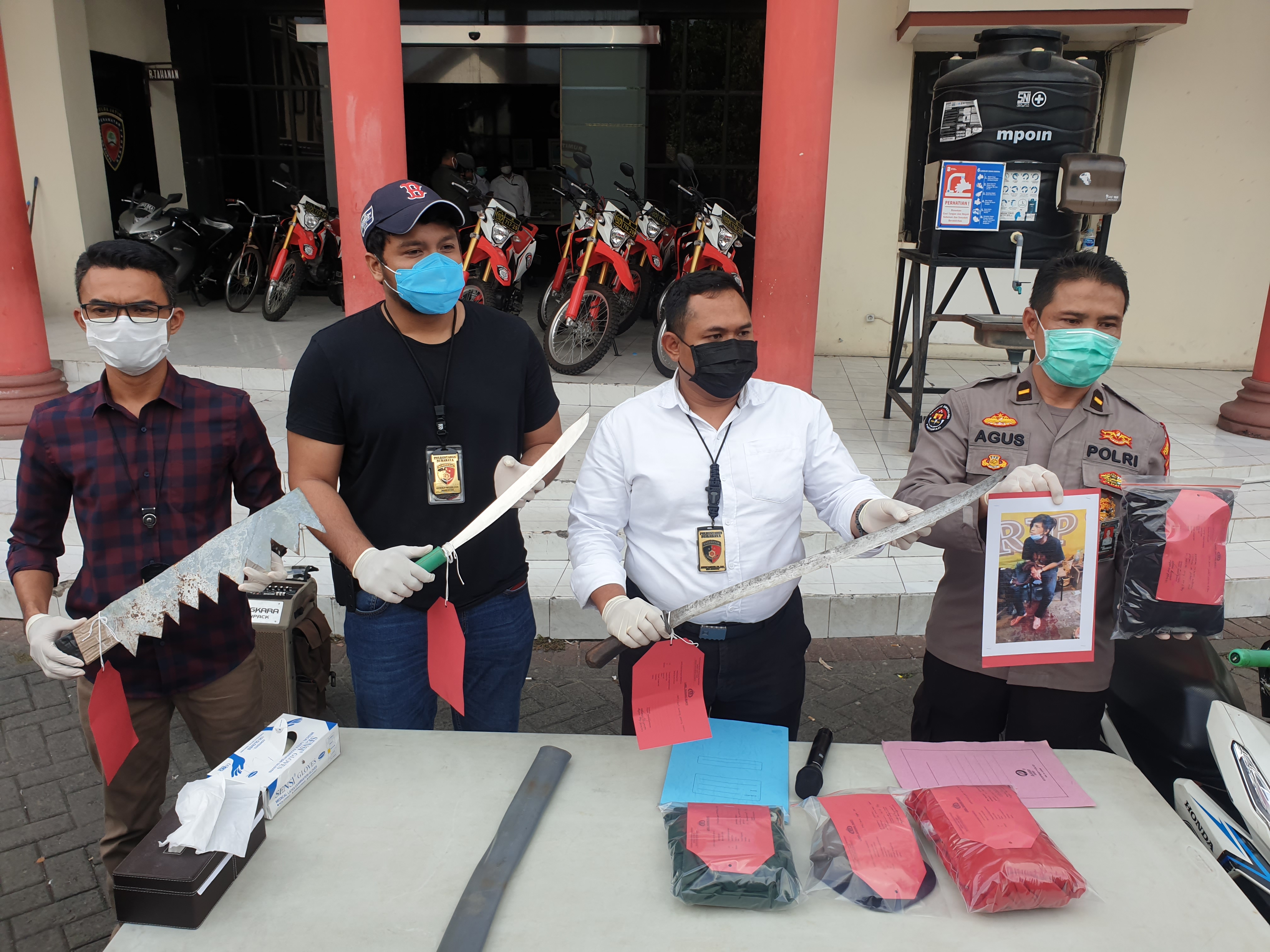 Bacok Perut Pengendara Motor, 3 Anggota Geng di Surabaya Ditangkap
