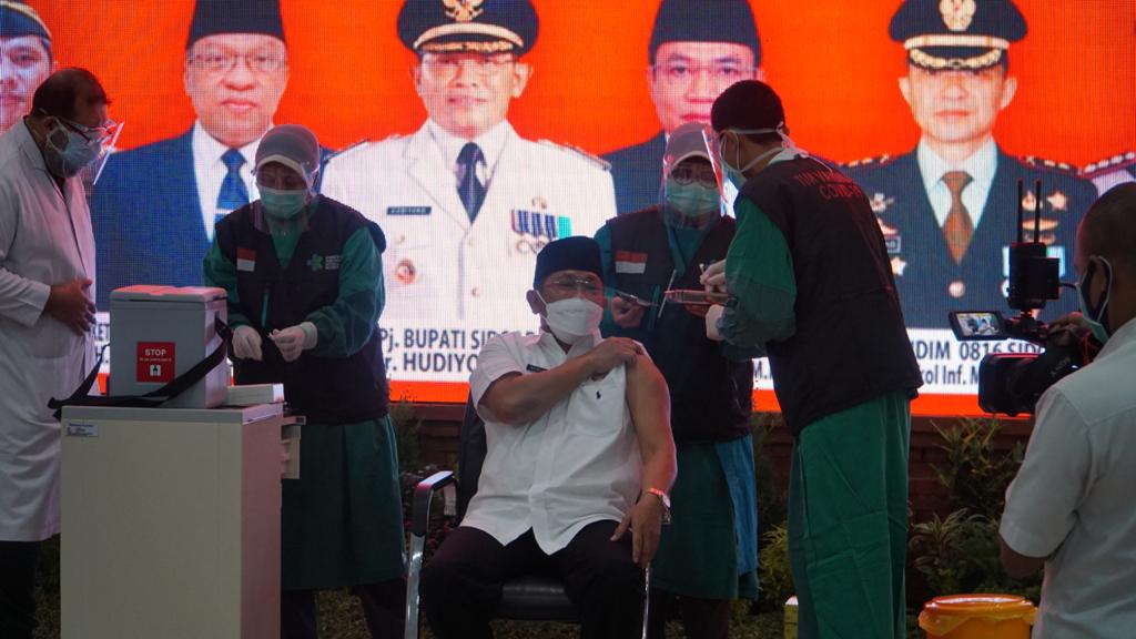 Disuntik Vaksin Sinovac, PJ Bupati Sidoarjo: Rasanya Tidak Sakit