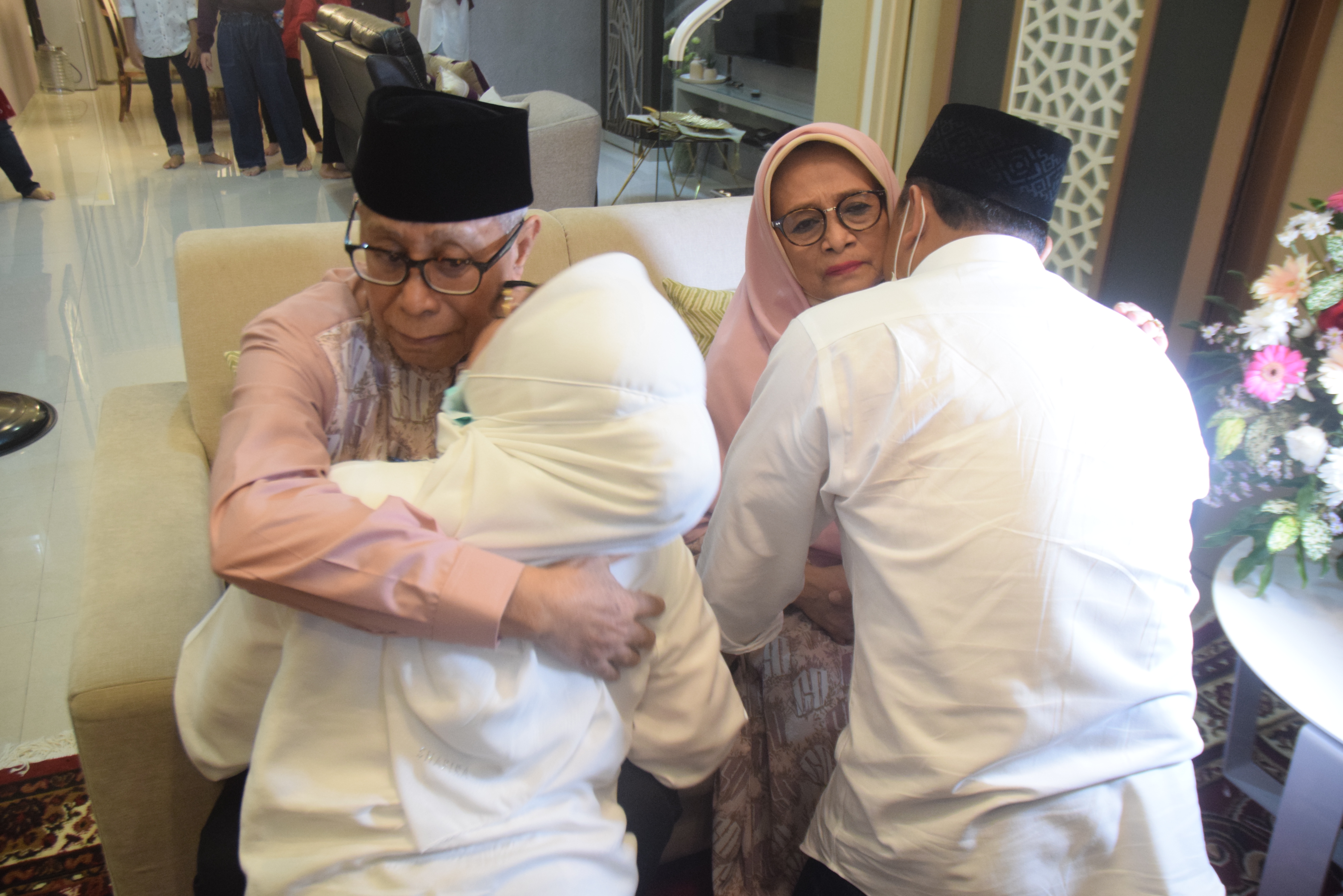 Data Masuk 48%, Eri Cahyadi 55,46, Machfud Arifin 44,48%