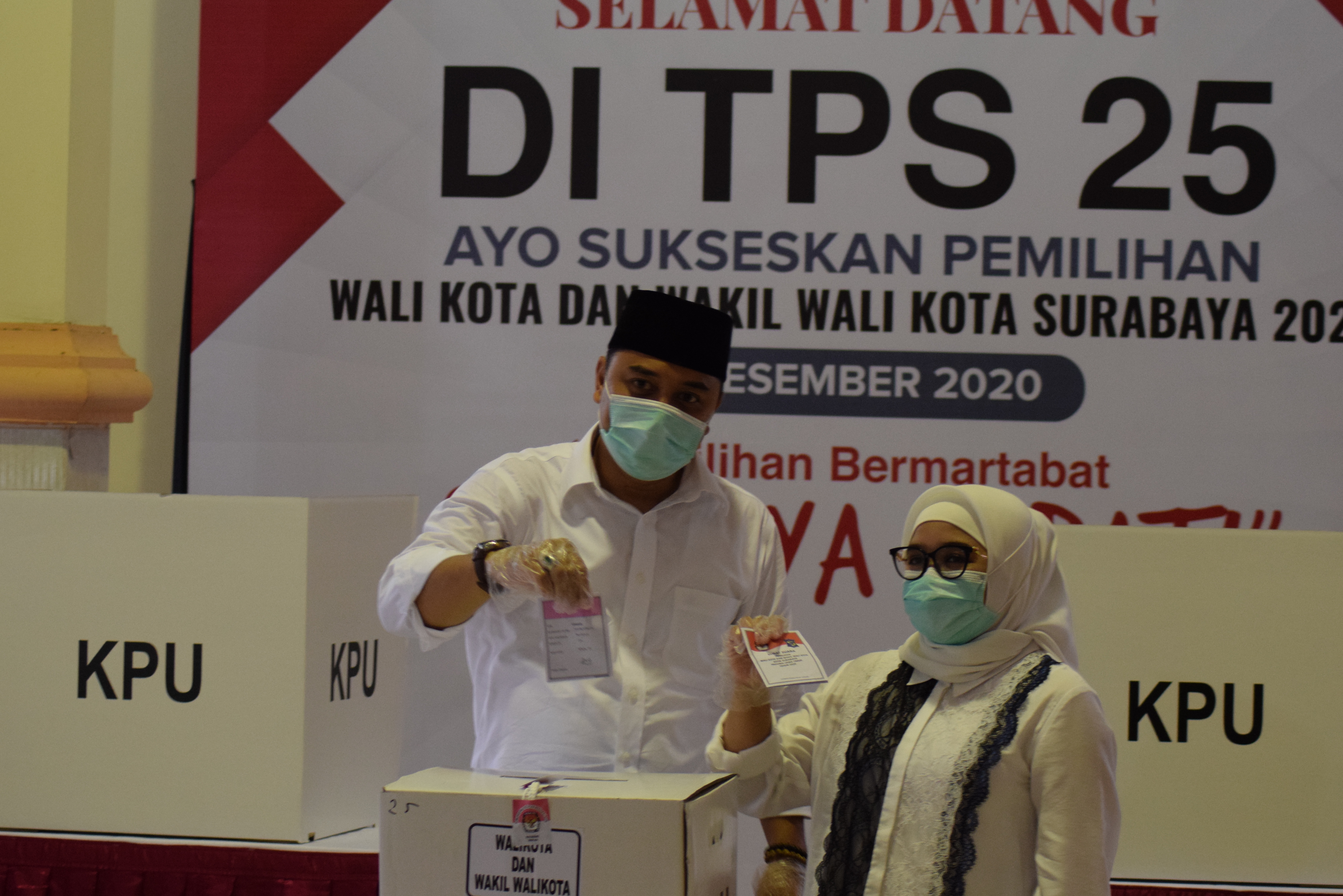 Nyoblos di TPS 25, Eri Cahyadi: Direstui Ibu, Insya Allah Dadi