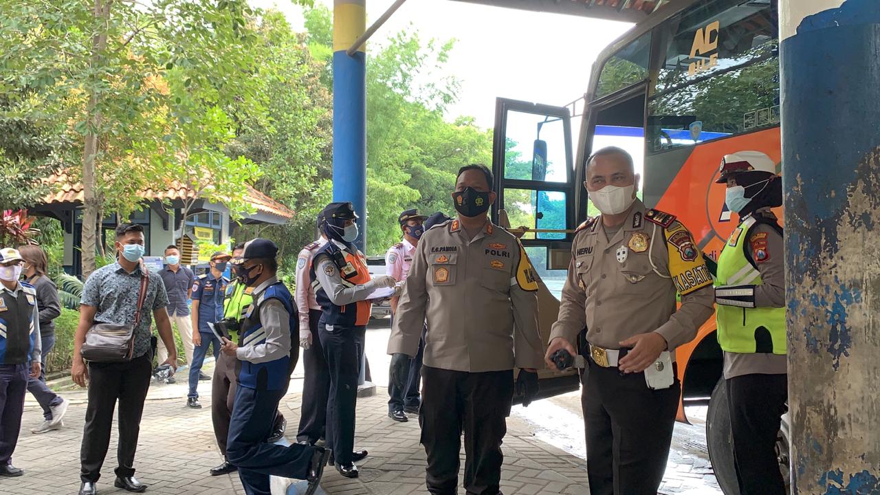 Jelang Nataru, Sopir Angkutan di Bojonegoro Diswab Massal