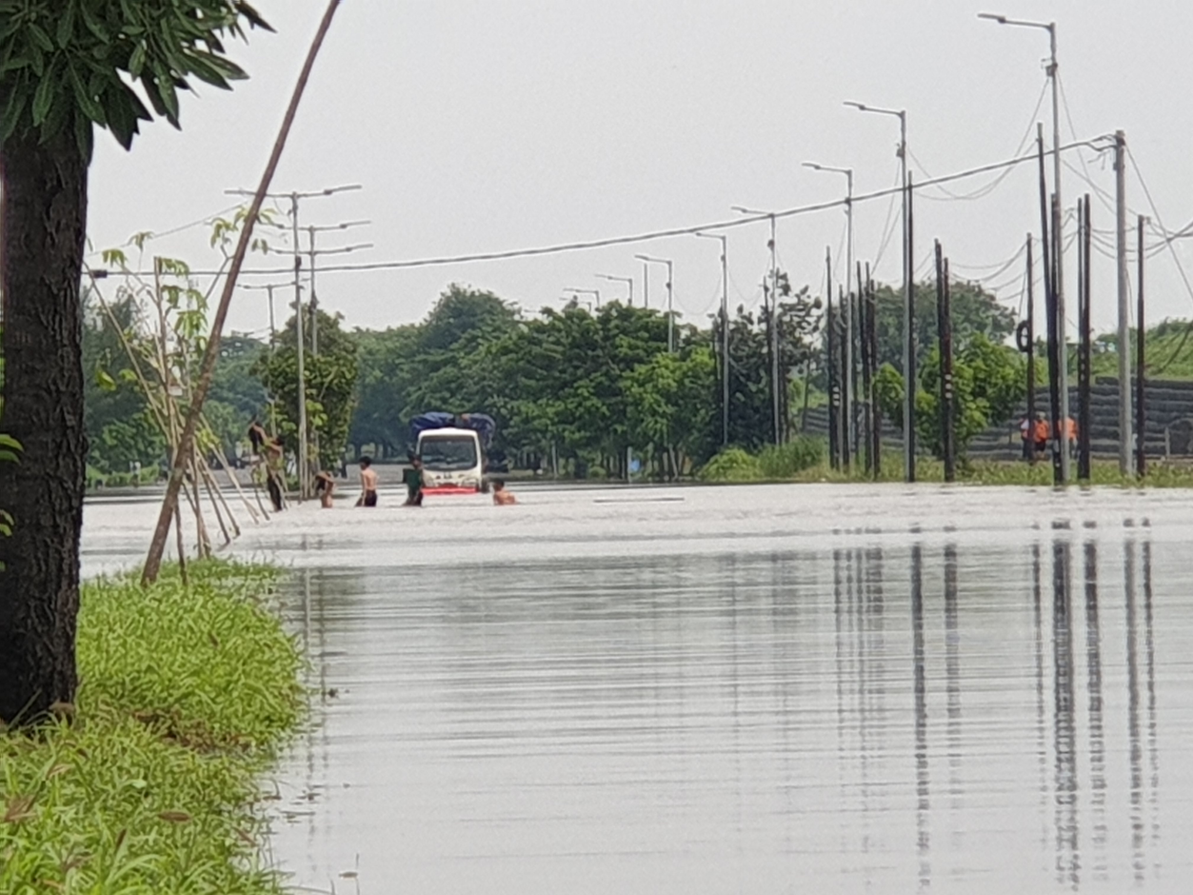 Hujan Deras, Jalan Raya Porong-Sidoarjo Kembali Banjir