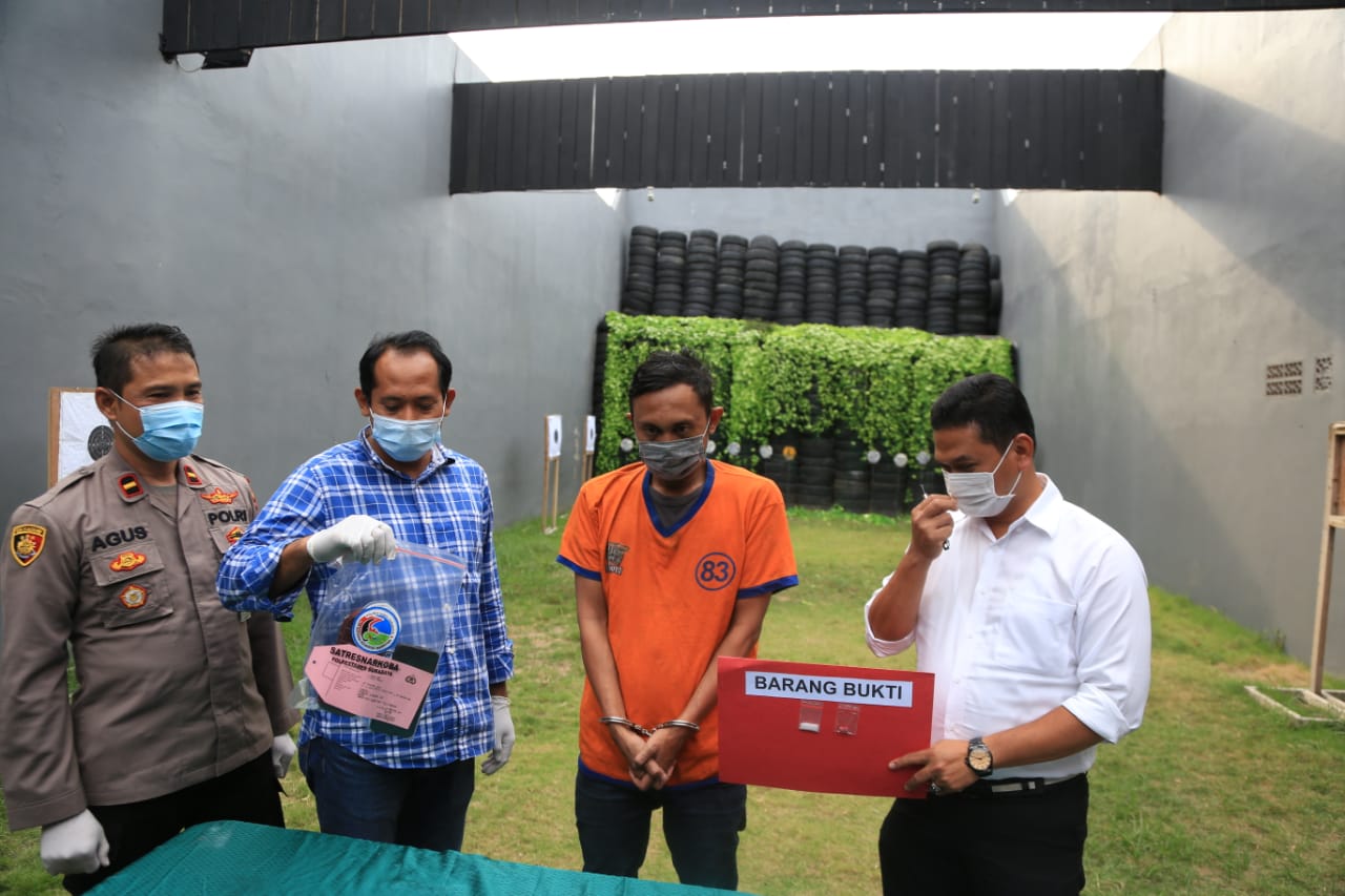 Tak Mampu Hidupi Keluarga, Ayah 3 Anak Edarkan Sabu di Hotel-Hotel