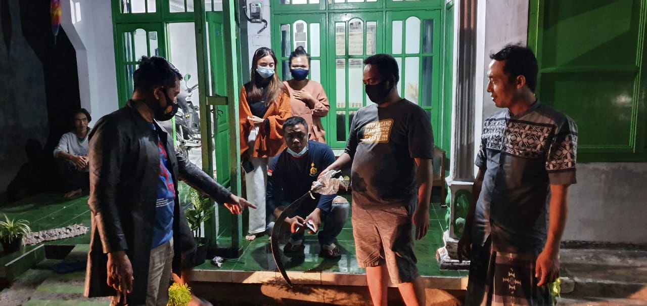 Insiden Berdarah di Jombang, Dua Warga Dibacok, Pelaku juga Dimassa