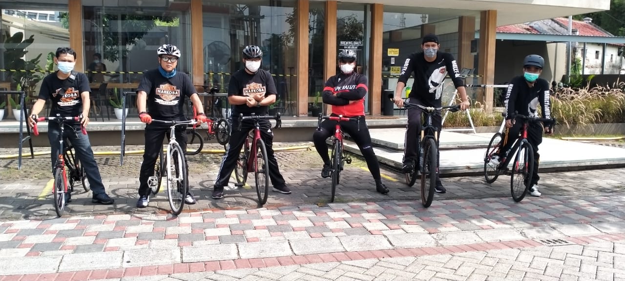Jaga Stamina, Kasat Narkoba Polrestabes Surabaya Ajak Gowes Bareng