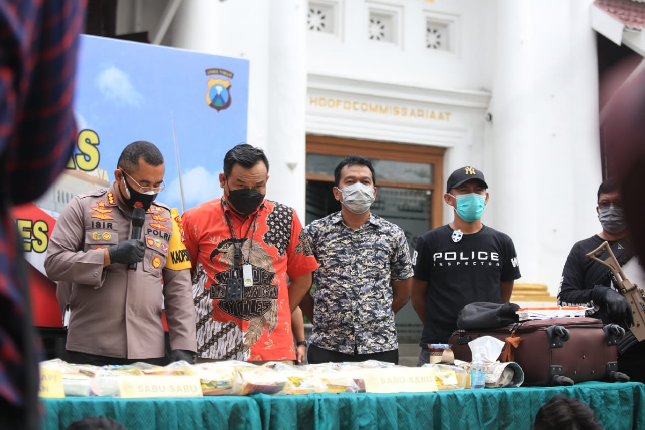 Ungkap Sabu 21 Kg, Gubernur Jatim Puji Satnarkoba Polrestabes Surabaya