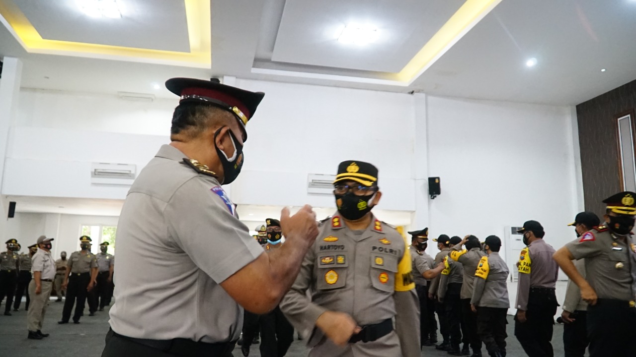 Rotasi Jabatan, 357 Polisi Surabaya Naik Pangkat