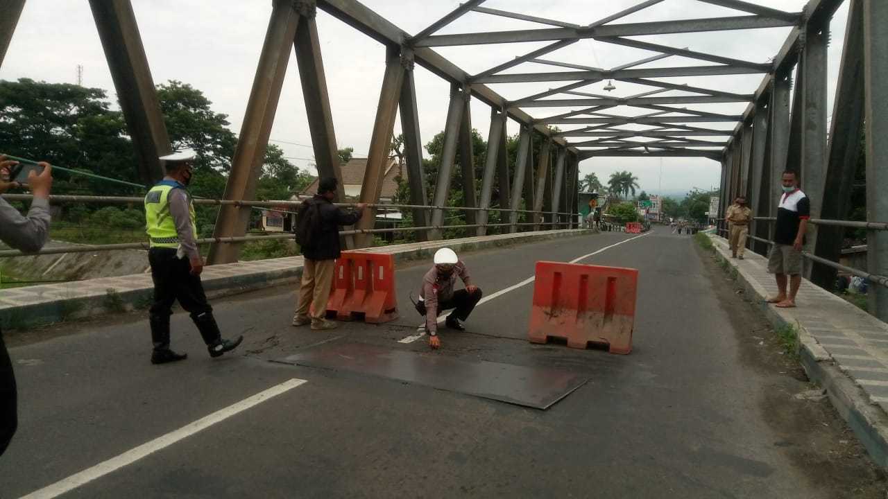Jalan Alternatif Kediri-Trenggalek Ditutup Total