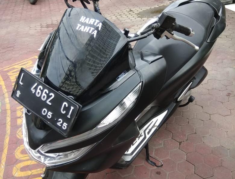 Braak! Tabrak Gerobak, Dua Bandit Jalanan Babak Belur Dihajar Massa