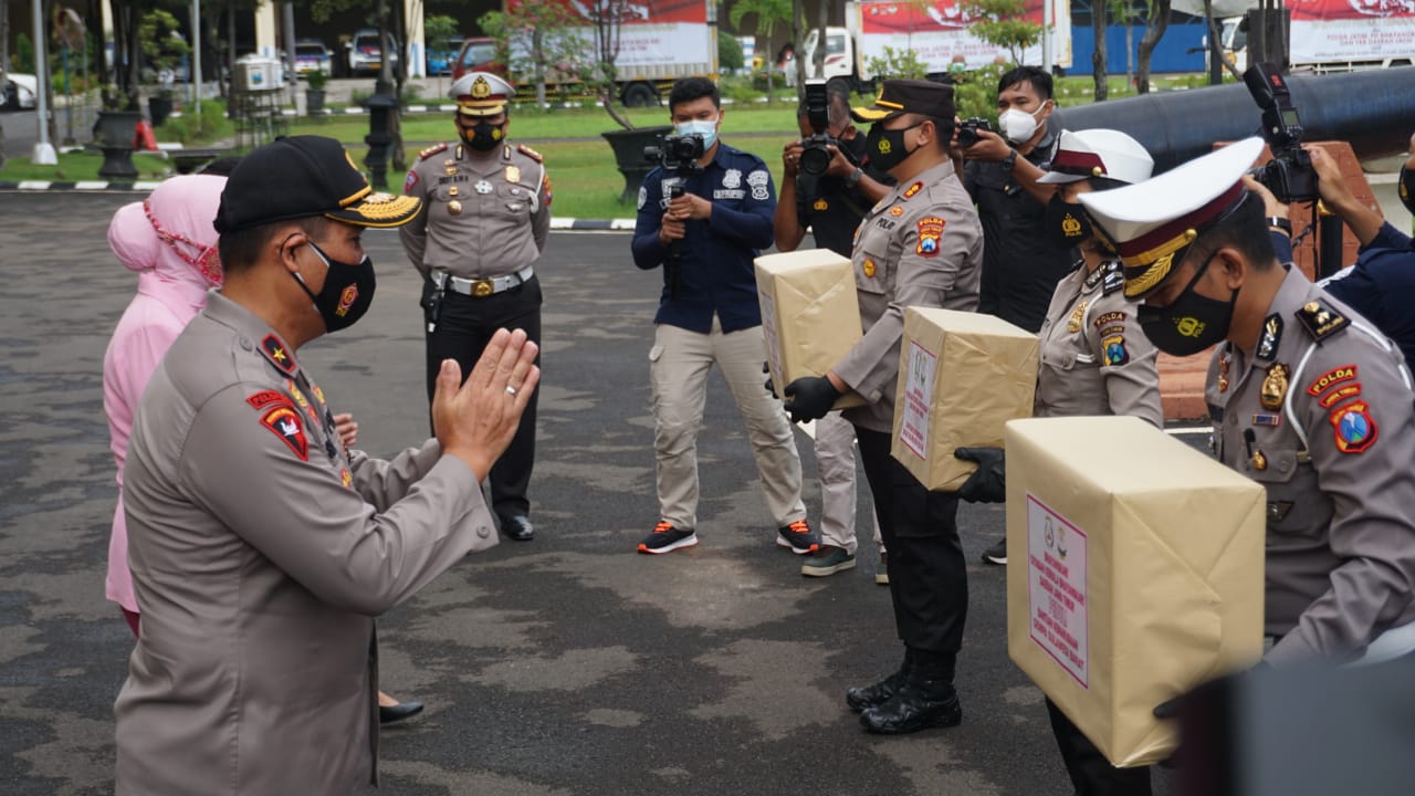 Polda Jatim Kirim Bantuan 25.165 Ribu Paket Sembako ke Korban Bencana