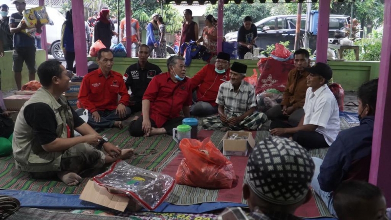 Ketua DPRD Jatim dan Fraksi PDI Perjuangan Beri Bantuan Korban Erupsi Gunung Semeru