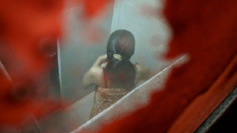 Kepergok Rekam Tetangga Bohay Mandi, Bapak Dua Anak Babak Belur