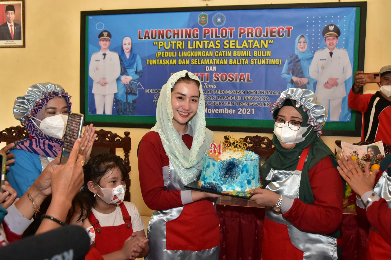 Novita Hardini Launching Putri Lintas Selatan Kecamatan Suruh sebagai Locus Stunting