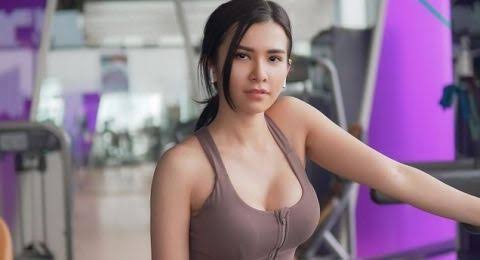Hobi Tampil Seksi, Maria Vania Sering Dikirimi Foto Nggak Sopan