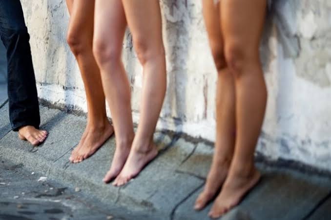 Istri Asyik Seks Threesome di Hotel Surabaya, Digrebek Polisi