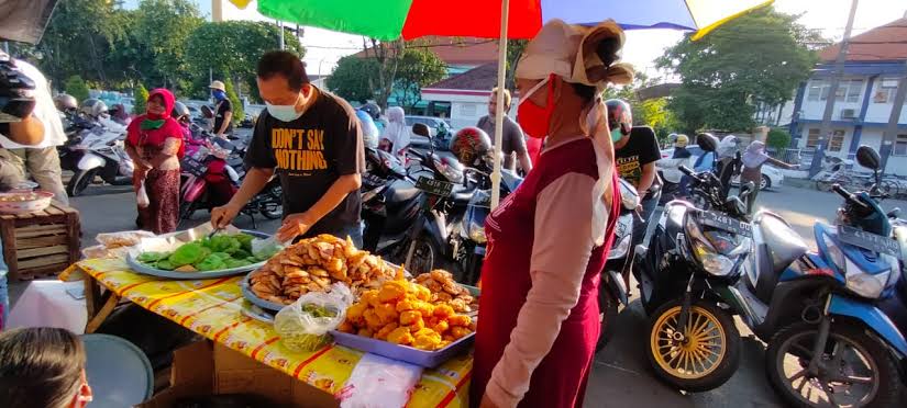 Wali Kota Surabaya: Ada Pedagang Ramai Pembeli jangan Diobrak, tapi ...