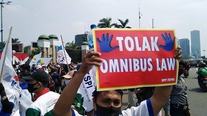 UU Cipta Kerja Diteken Jokowi, KSPI: Rezim Upah Murah
