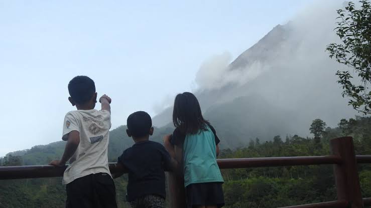 Merapi Meletus, 150 Orang Mengungsi, AirNav Peringatkan Pilot