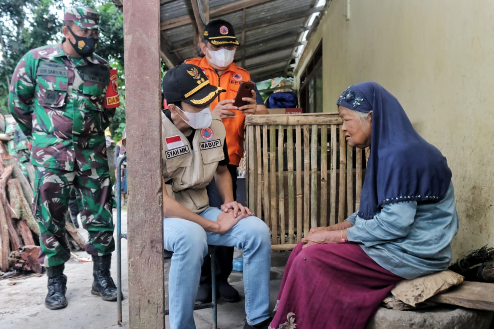 Wabup Trenggalek Ikut Gotong Royong Bantu Warga Terdampak Gempa