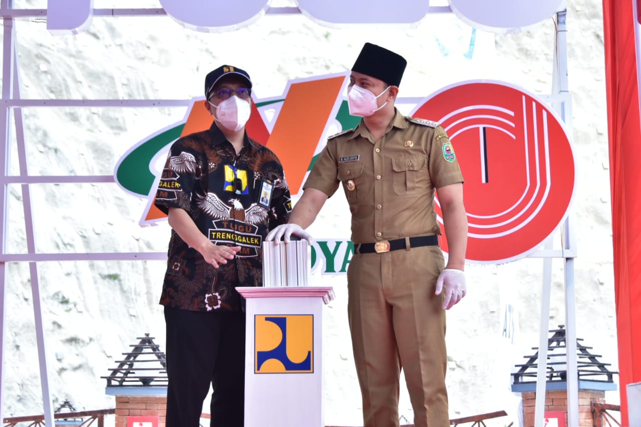 Bupati Trenggalek Lakukan Pengisian Awal Impounding Bendungan Tugu Trenggalek