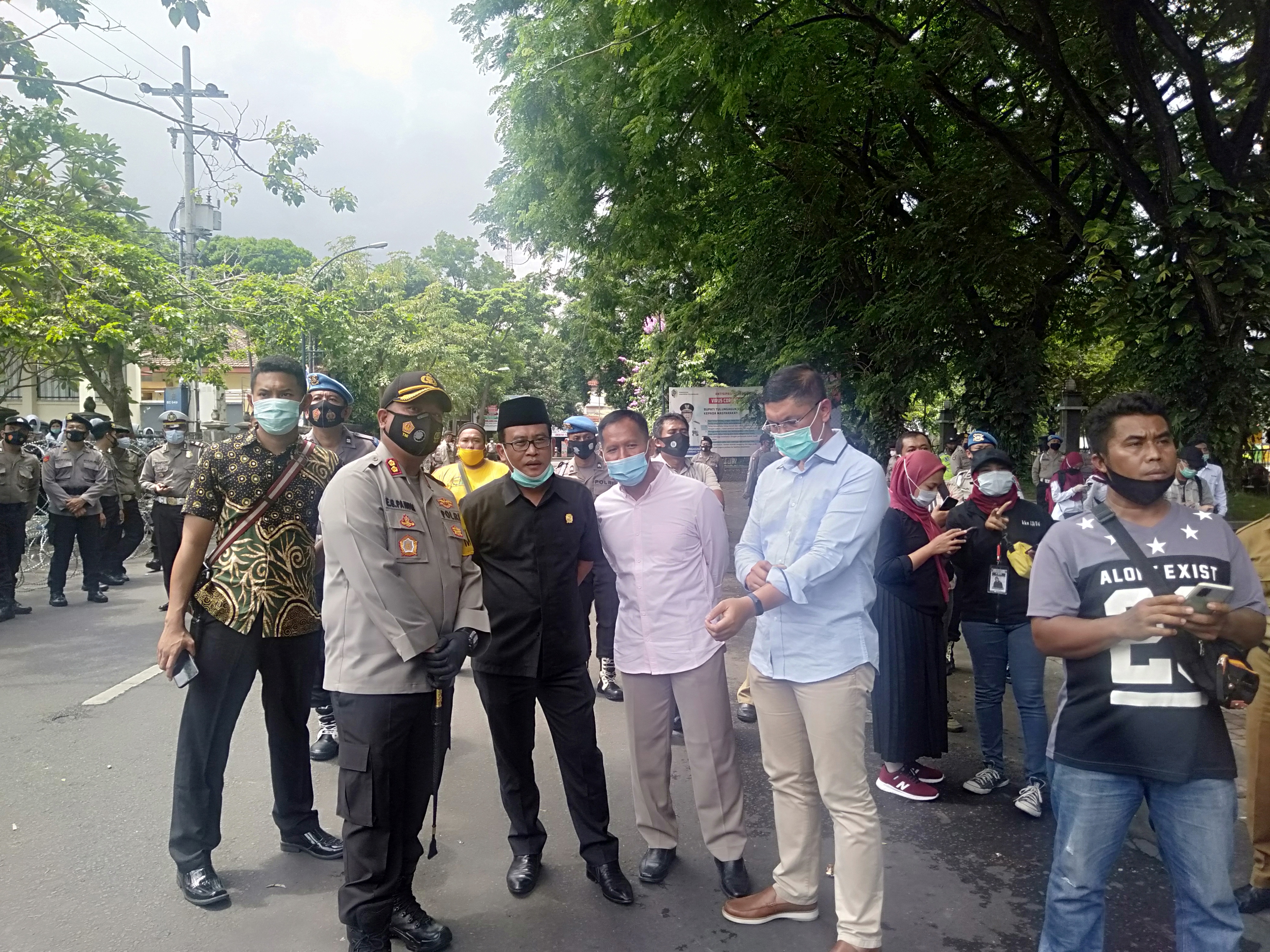Mahasiswa Berhasil Desak DPRD Tulungagung Tolak UU Cipta Kerja