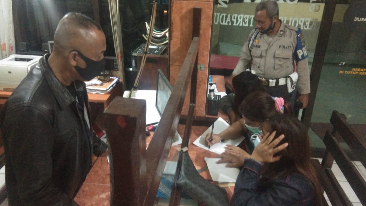 Karaoke di Sidoarjo Ditutup Paksa, Petugas Amankan Dua Cewek