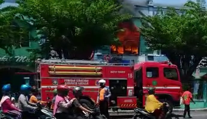 Diduga Konsleting Listrik, 4 Stand Ruko Pasar Larangan Ludes Terbakar