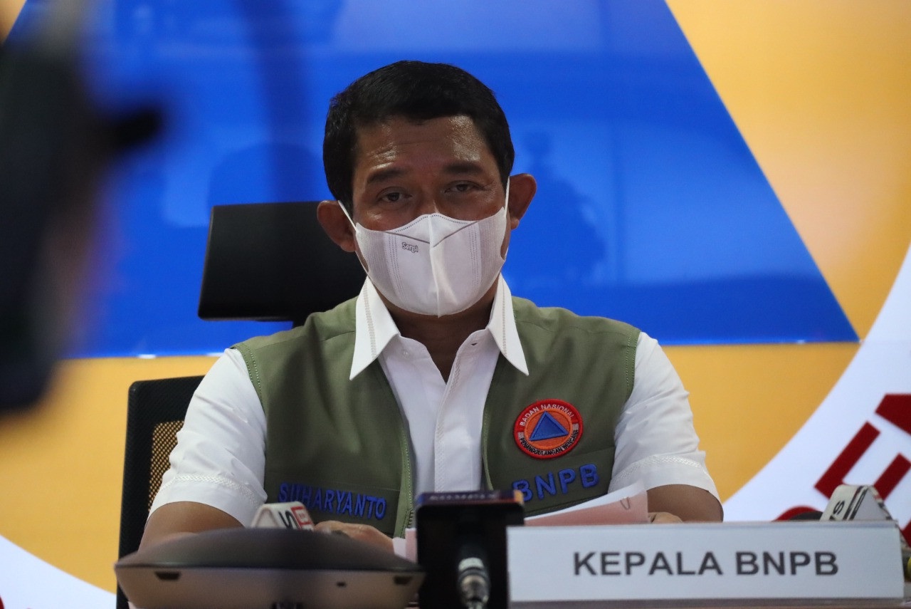 Presiden Jokowi Instruksikan BNPB Pastikan Penanganan Darurat Meletusnya Gunung Semeru