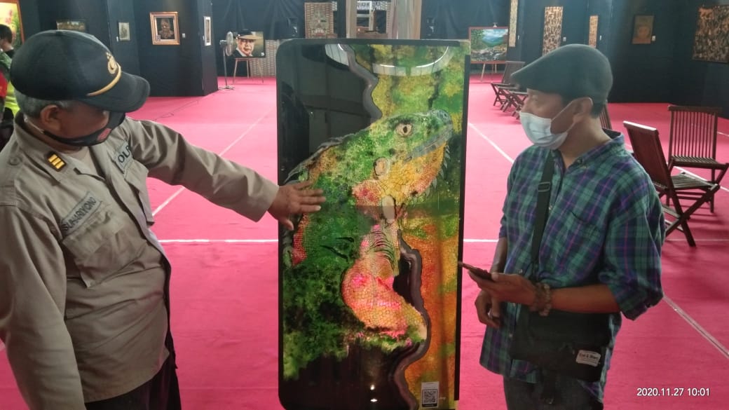 30 Perupa Asal Tulungagung Gelar Pameran Lukisan Media Kaca
