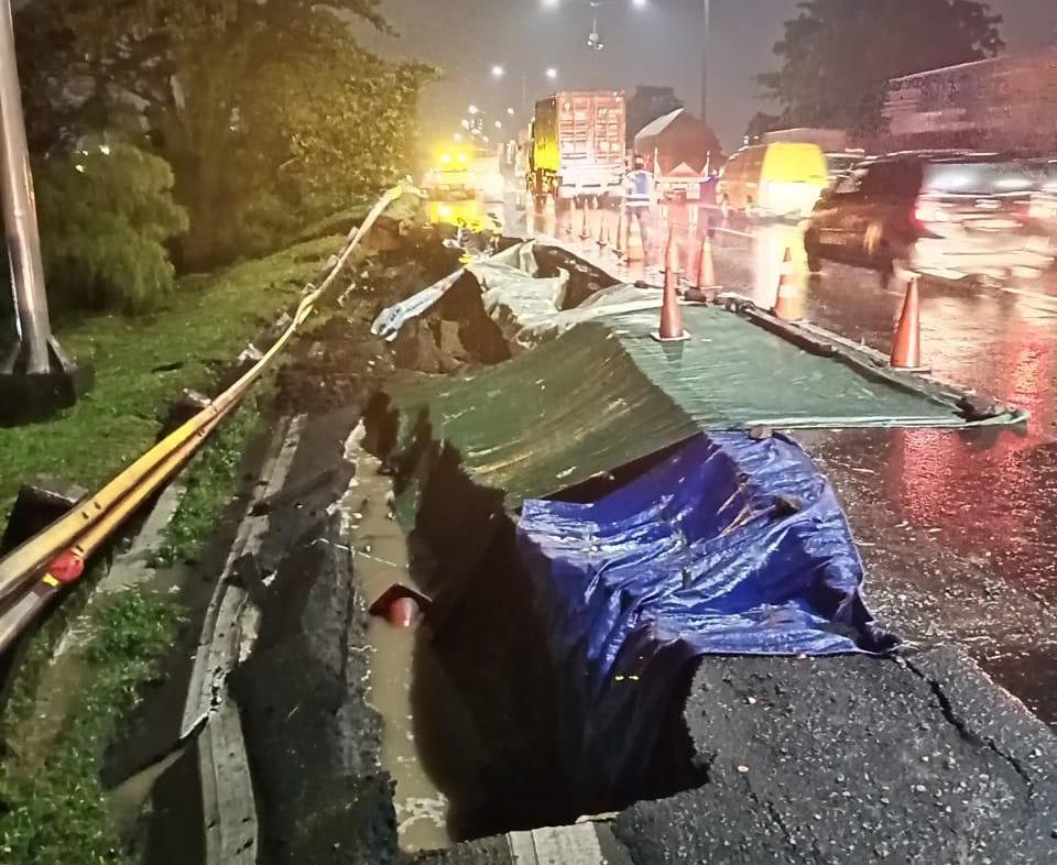 Pengguna Tol Surabaya - Gempol Mengeluh Terjebak Macet 6 Jam