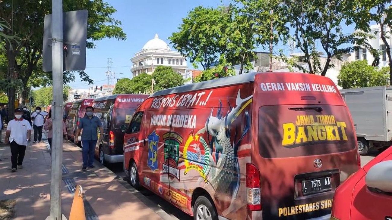 Kapolda Jatim Resmikan 22 Mobil Vaksinasi Keliling Polrestabes-Pemkot Surabaya